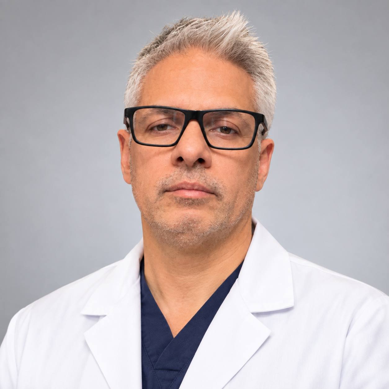 Dr. Bryam Blanco Santana, médico cirujano